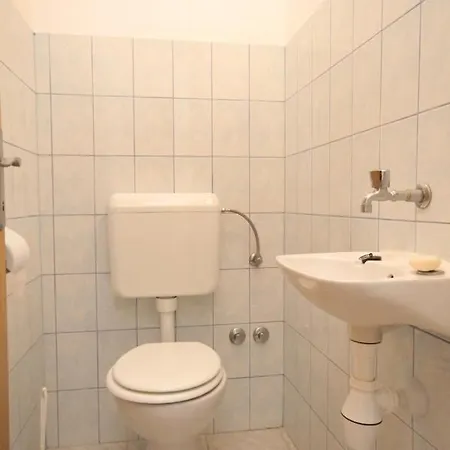 And By The Sea - 7278 ゲストハウス 3*