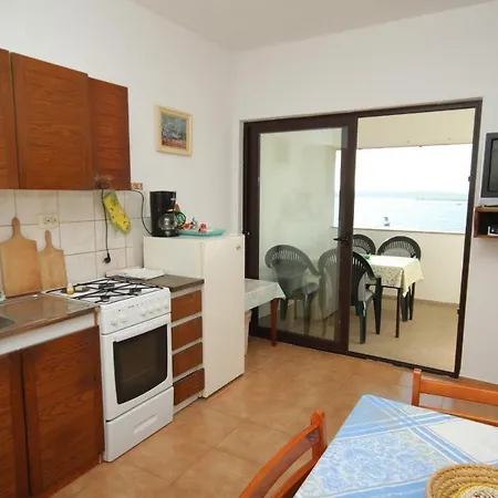 And By The Sea - 7278 ゲストハウス 3*