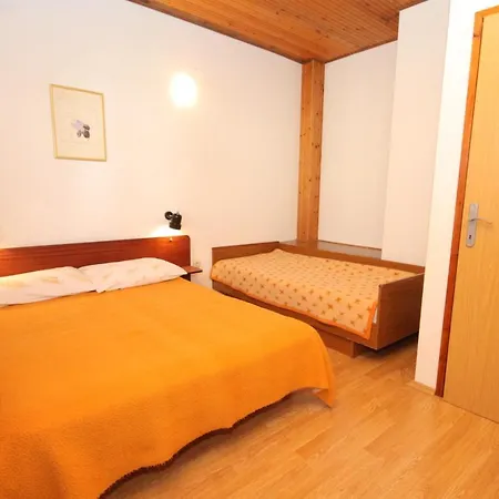 And By The Sea - 7278 3* メドゥリン