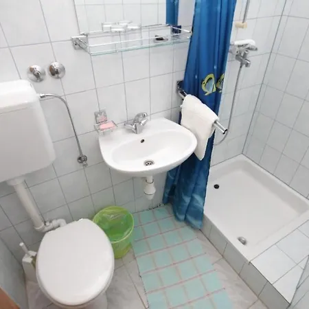 ゲストハウス And By The Sea - 7278 3*